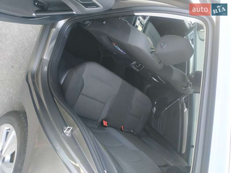 Универсал Volkswagen Golf 2017 в Ровно