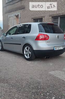 Хетчбек Volkswagen Golf 2004 в Запоріжжі