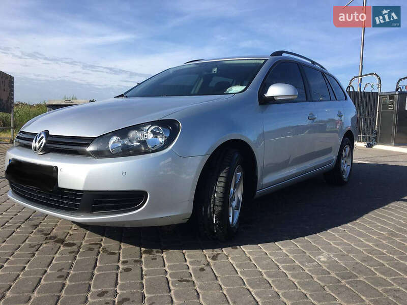 Универсал Volkswagen Golf 2013 в Жовкве