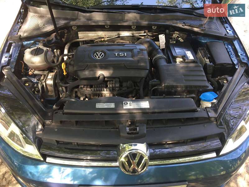 Універсал Volkswagen Golf 2016 в Зміїві