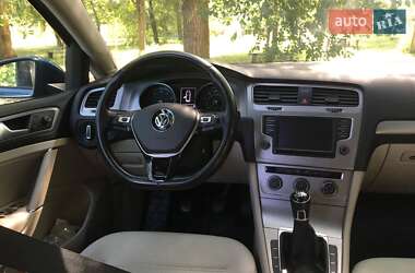 Універсал Volkswagen Golf 2016 в Зміїві