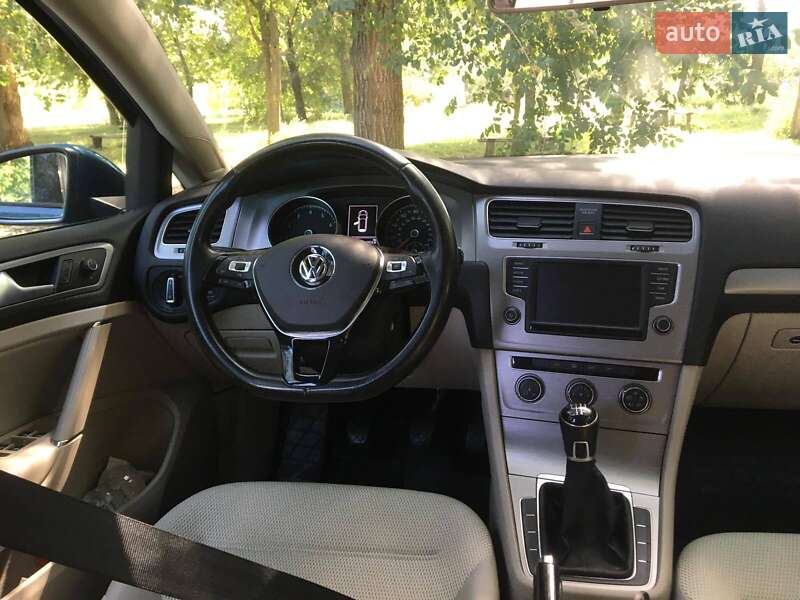 Універсал Volkswagen Golf 2016 в Зміїві