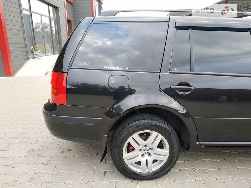 Универсал Volkswagen Golf 2004 в Черновцах