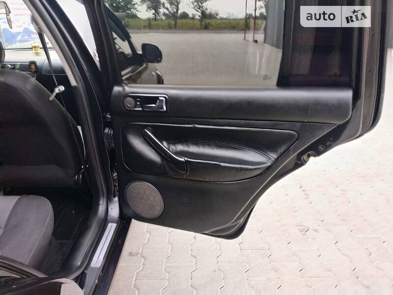 Универсал Volkswagen Golf 2004 в Черновцах