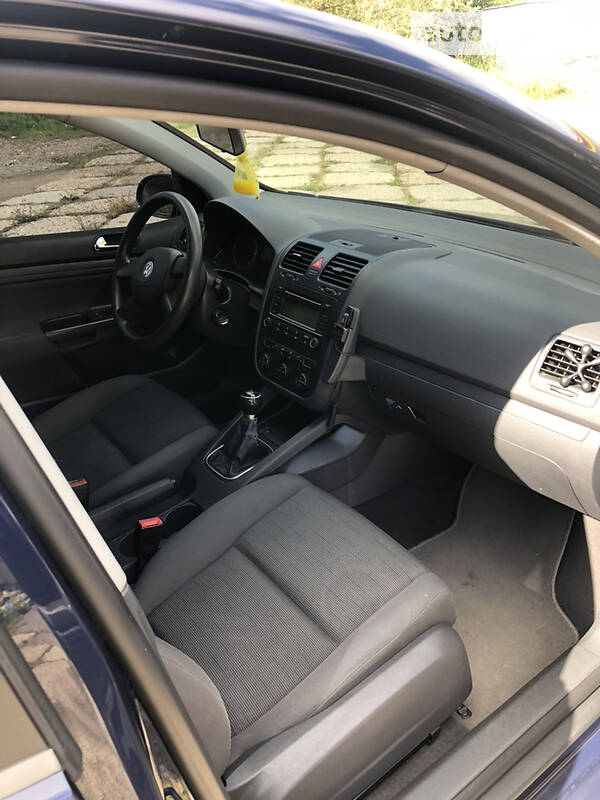 Хэтчбек Volkswagen Golf 2004 в Коломые