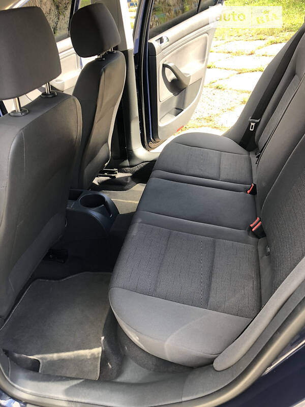 Хэтчбек Volkswagen Golf 2004 в Коломые