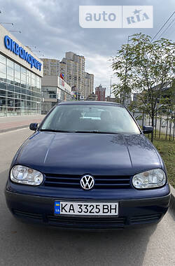 Универсал Volkswagen Golf 2003 в Киеве