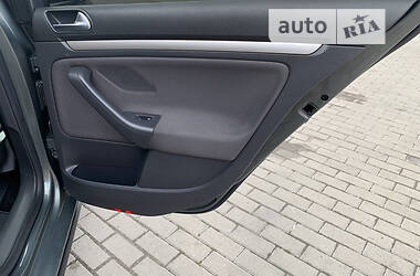 Хэтчбек Volkswagen Golf 2008 в 