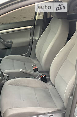 Хэтчбек Volkswagen Golf 2008 в 