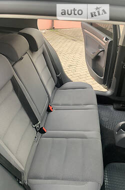 Хэтчбек Volkswagen Golf 2008 в 