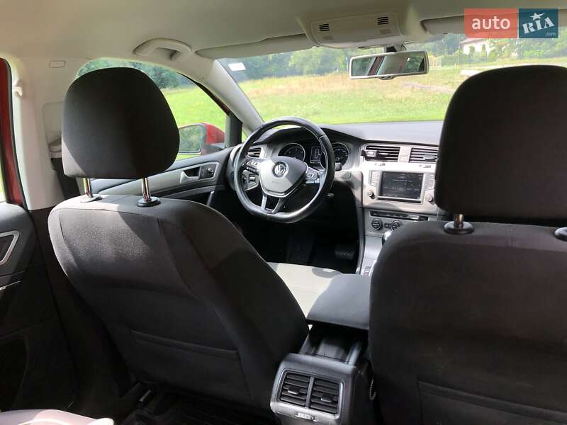 Універсал Volkswagen Golf 2016 в Києві