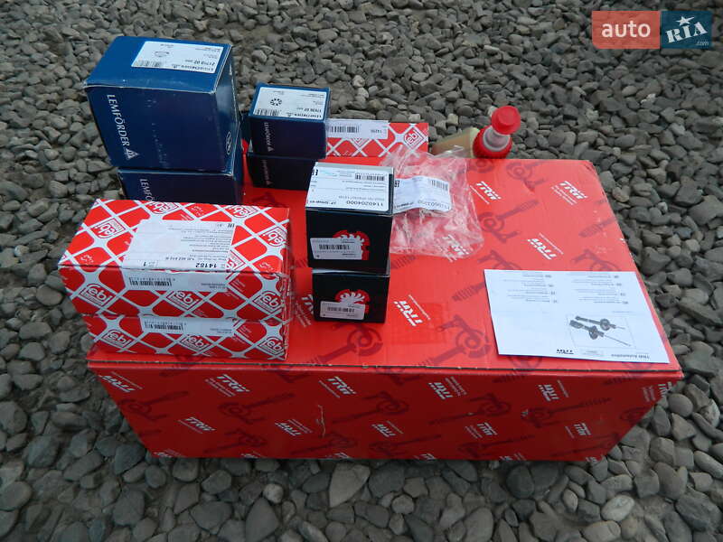 Універсал Volkswagen Golf 2001 в Чернівцях