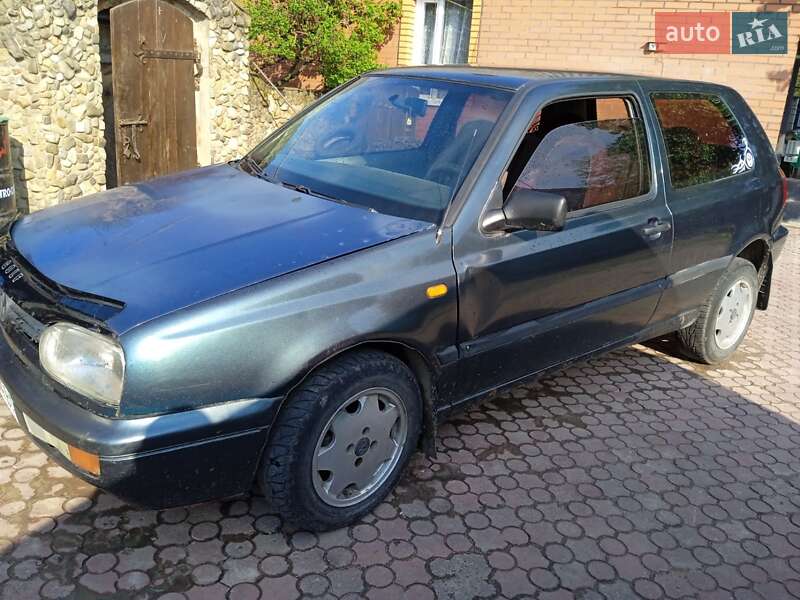 Хэтчбек Volkswagen Golf 1997 в Киверцах