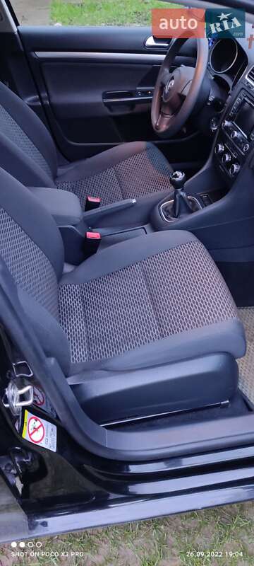 Універсал Volkswagen Golf 2010 в Долині