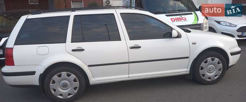 Универсал Volkswagen Golf 2000 в Киеве