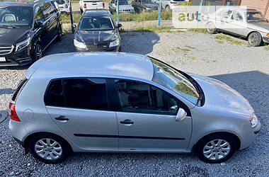 Хетчбек Volkswagen Golf 2004 в Львові