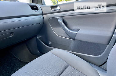 Хетчбек Volkswagen Golf 2004 в Львові