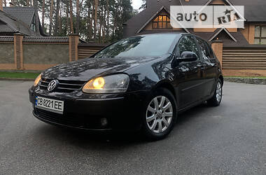 Хэтчбек Volkswagen Golf 2004 в Чернигове