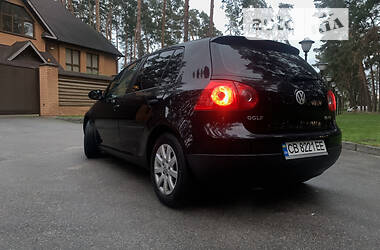 Хэтчбек Volkswagen Golf 2004 в Чернигове