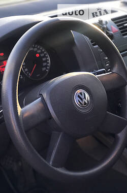 Хэтчбек Volkswagen Golf 2004 в 