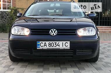 Універсал Volkswagen Golf 2000 в 