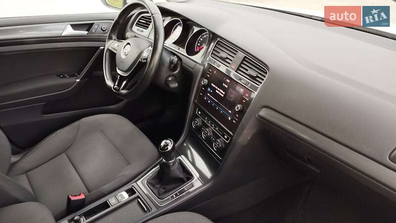 Універсал Volkswagen Golf 2017 в Хусті