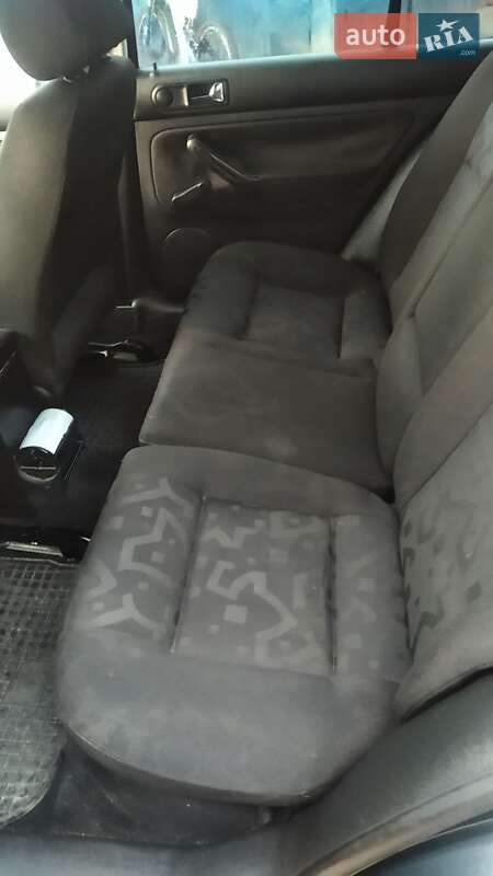 Хетчбек Volkswagen Golf 1999 в Самборі