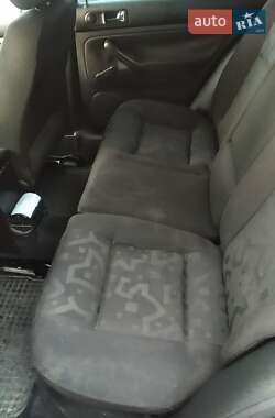 Хэтчбек Volkswagen Golf 1999 в 