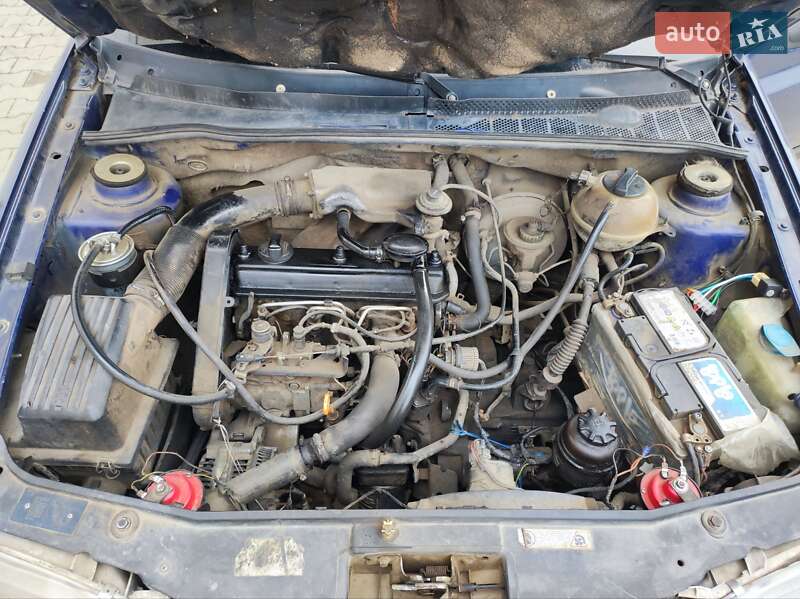 Хетчбек Volkswagen Golf 1994 в Снятині