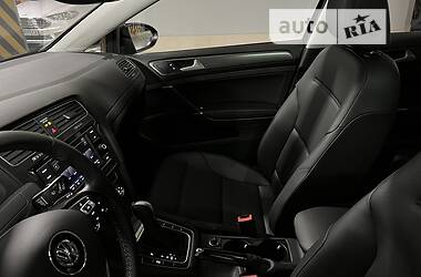 Хетчбек Volkswagen Golf 2020 в 