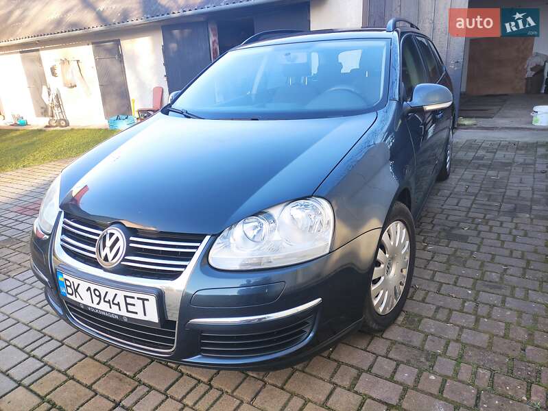 Універсал Volkswagen Golf 2009 в Рівному