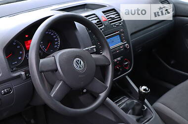 Хэтчбек Volkswagen Golf 2004 в Кременчуге