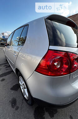 Хэтчбек Volkswagen Golf 2006 в 