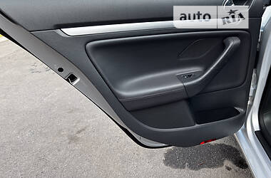 Хэтчбек Volkswagen Golf 2006 в 