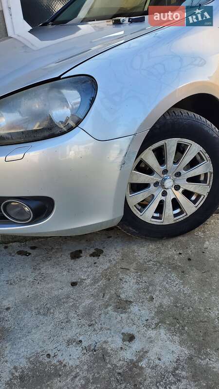 Хетчбек Volkswagen Golf 2012 в Виноградові