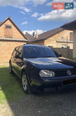 Хетчбек Volkswagen Golf 2001 в Луцьку