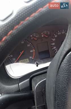 Хэтчбек Volkswagen Golf 2002 в 