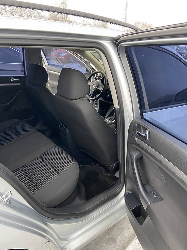 Універсал Volkswagen Golf 2010 в Києві