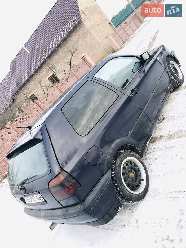 Седан Volkswagen Golf 1993 в Чернівцях