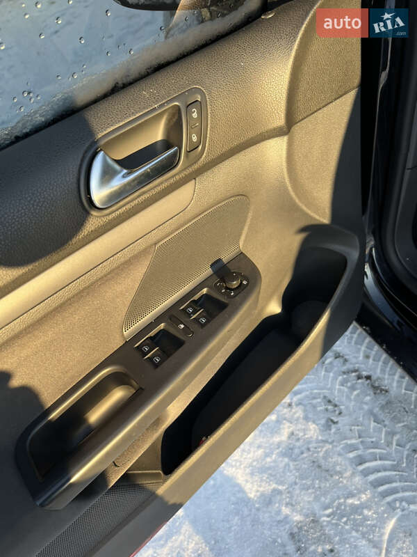 Универсал Volkswagen Golf 2009 в Кобеляках