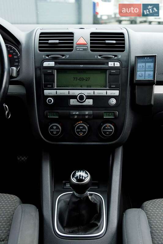 Універсал Volkswagen Golf 2009 в Луцьку