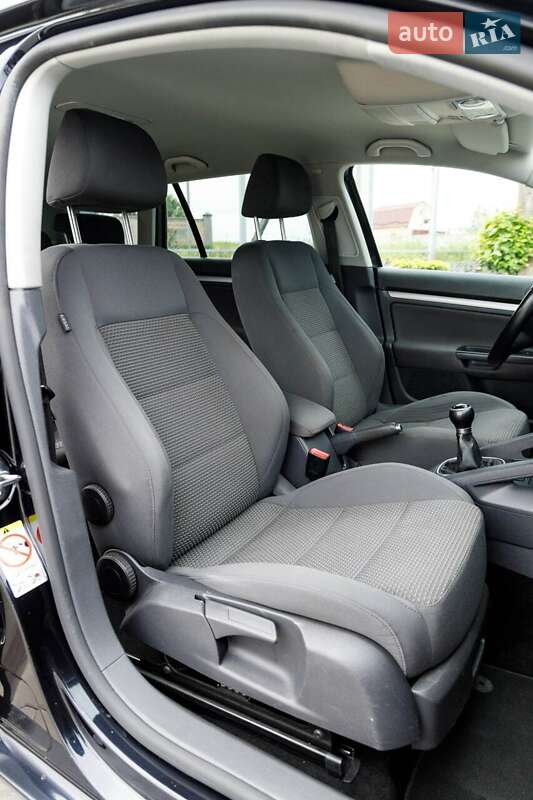 Універсал Volkswagen Golf 2009 в Луцьку