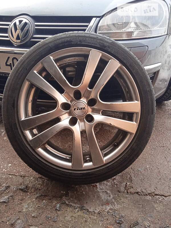 Универсал Volkswagen Golf 2008 в Чернигове