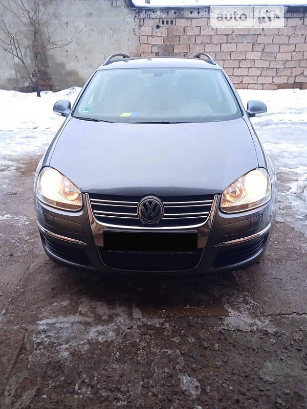Универсал Volkswagen Golf 2008 в Чернигове