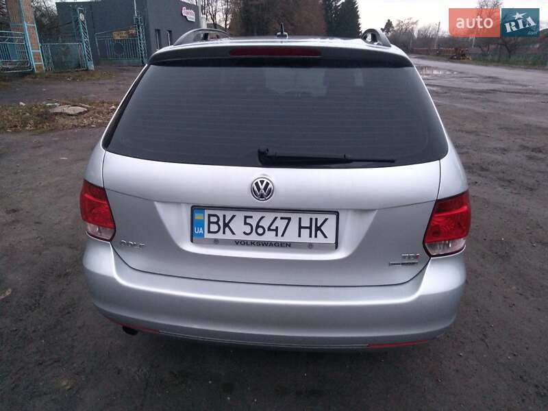 Універсал Volkswagen Golf 2011 в Демидівці