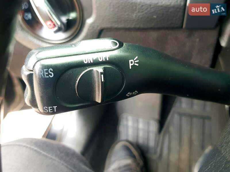 Хэтчбек Volkswagen Golf 2002 в Дрогобыче