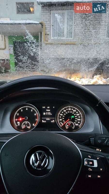 Хэтчбек Volkswagen Golf 2014 в Житомире