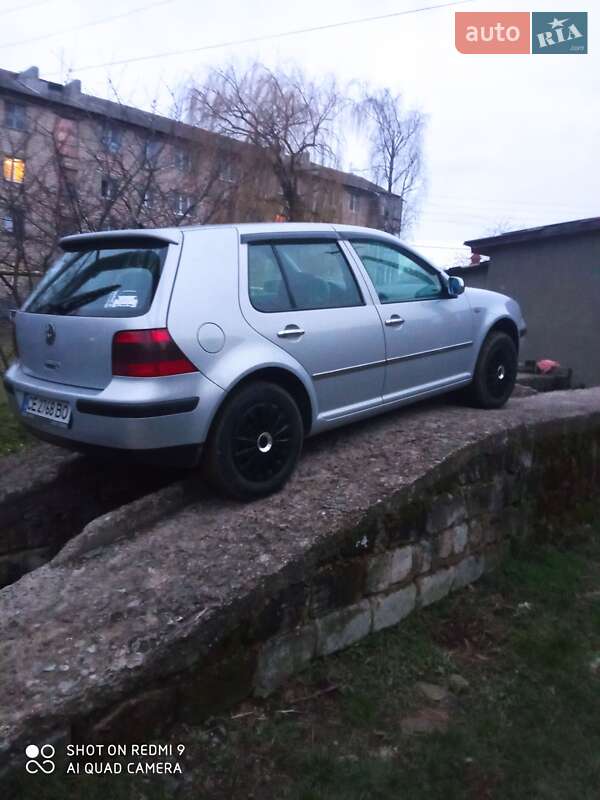 Хэтчбек Volkswagen Golf 1998 в Хотине