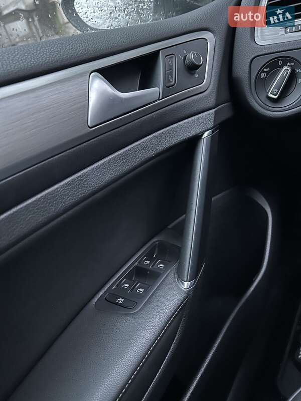 Хэтчбек Volkswagen Golf 2014 в Житомире