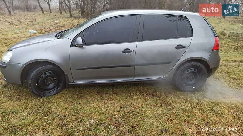 Хетчбек Volkswagen Golf 2005 в Коломиї